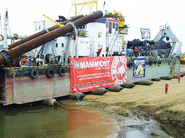 mammoet-ship-launching